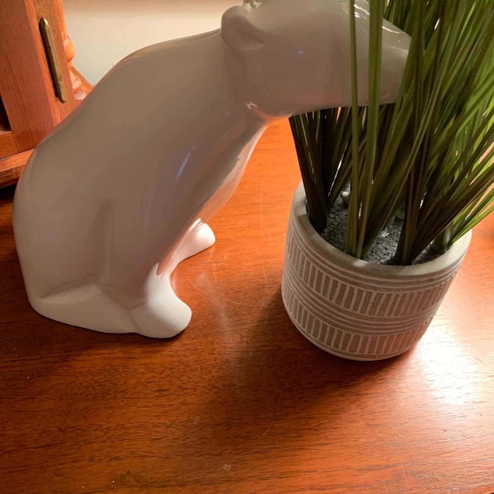 Large White Porcelain Bear - Picture 4 of 6